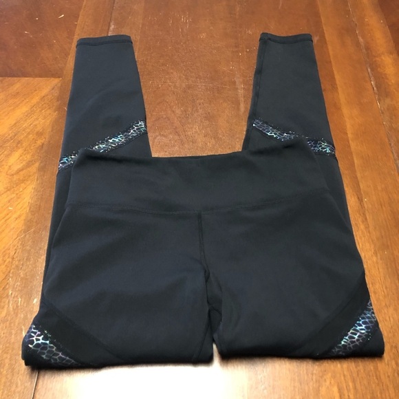 ZYIA black cropped metallic reptile print leggings N18 - Picture 3 of 10